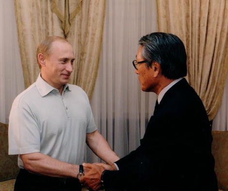 プーチンと握手.jpg